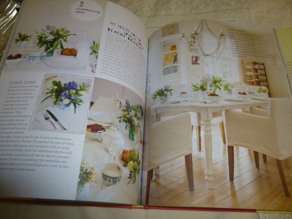  иностранная книга Decorate With Flowers цветок. есть интерьер белый интерьер стена поверхность декоративный элемент очень прекрасный фотоальбом аранжировка ваза для цветов I der 