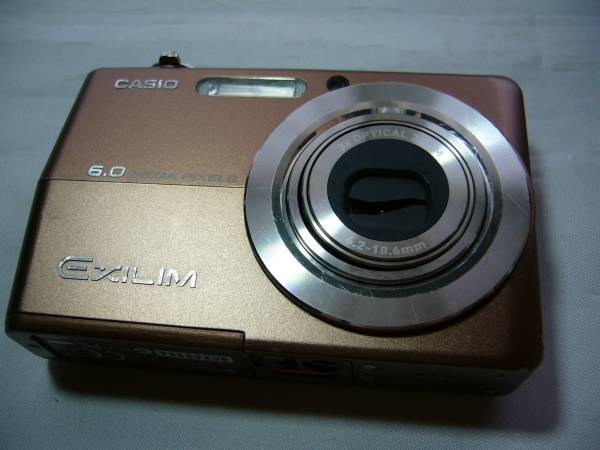 カシオ製デジタルカメラ/ EXILIM　EX-Z600(ブラウン)_画像2
