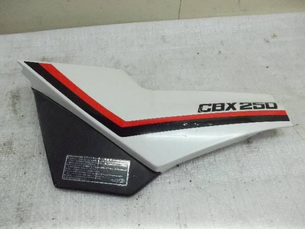 CBX250 MC10 純正サイドカバー・左 カスタム・補修等に_画像1