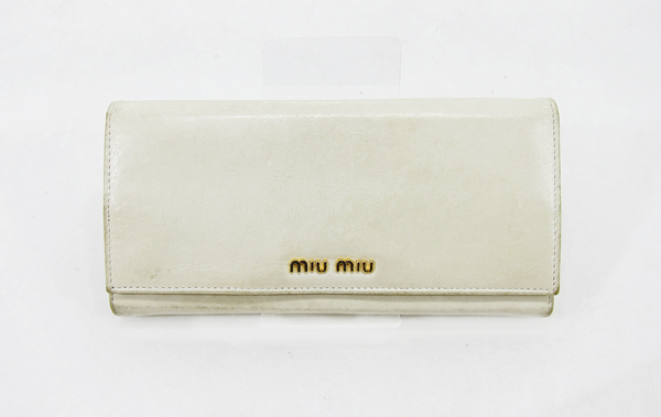 $ 良好品 $ 箱付き? ◆ miumiu ◆ ミュウミュウ ◆ 本革 レザー素材 ? 2つ折り 長財布 ウォレット ◆ 白 ホワイト系 ◆ 送料無料??！