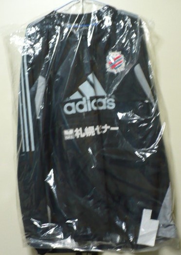 選手支給品　adidas(アディダス)製コンサドーレ札幌長袖練習着(上)　黒　2XO_左裾に番号がプリントされております