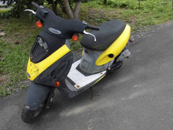 台湾製★キムコ岐阜トップボ-イ50CC★純正バッテリ-固定バ-中古_画像2