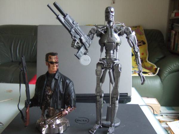  Terminator /T800 end skeleton +T850 Battle damage . image 
