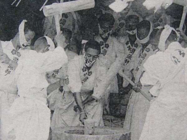 戦前絵葉書 桜ヶ池 池宮神社 御供米米搗 御前崎 静岡 祭事 (G78)_画像2