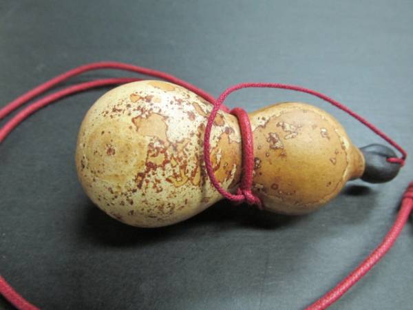 【高い素材】 ミニ瓢箪拭き漆小型カプセルナチュラルアクセサリーペンダントa ネックレス、ペンダント、チョーカー