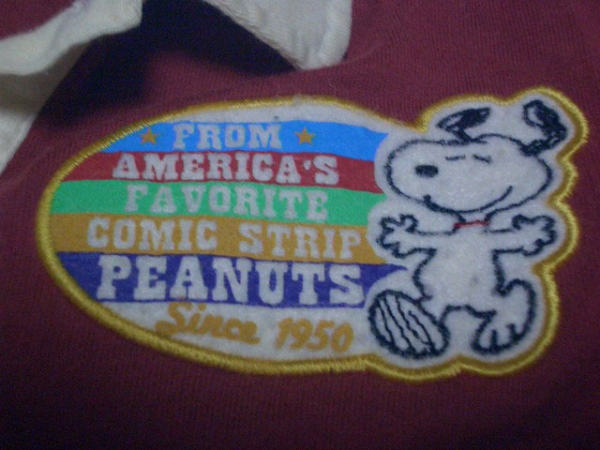 スヌーピーの長袖シャツ(80,赤茶,PEANUTSKIDS)。