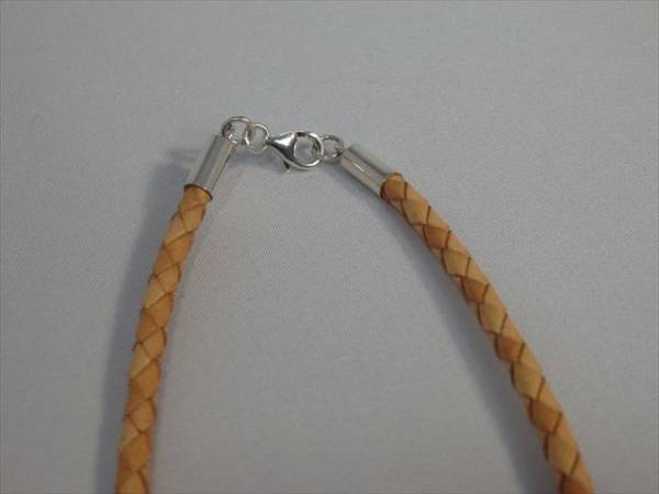 ★新品未使用★レザーネックレス 牛革編込み（編込みレザー）(留め金具　ヒキワ（シルバー925）　薄茶 50ｃｍ 4ｍｍ Ｌ11