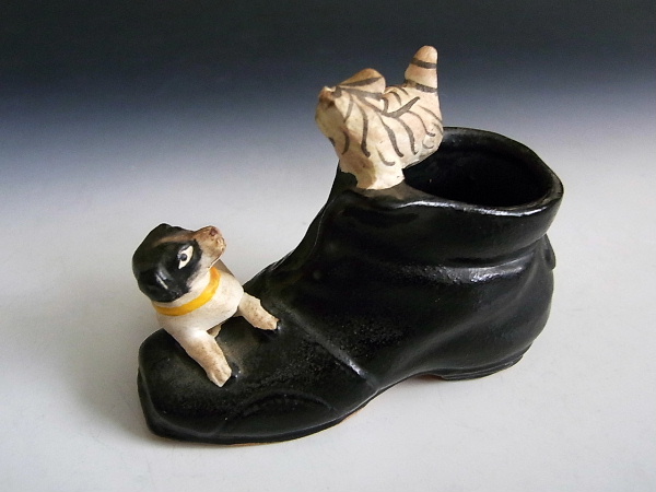 陶製 キッチュな黒靴の猫と犬 ◆ オールドジャパン_アンティークス季乃恵堂　kinoedo@att.net