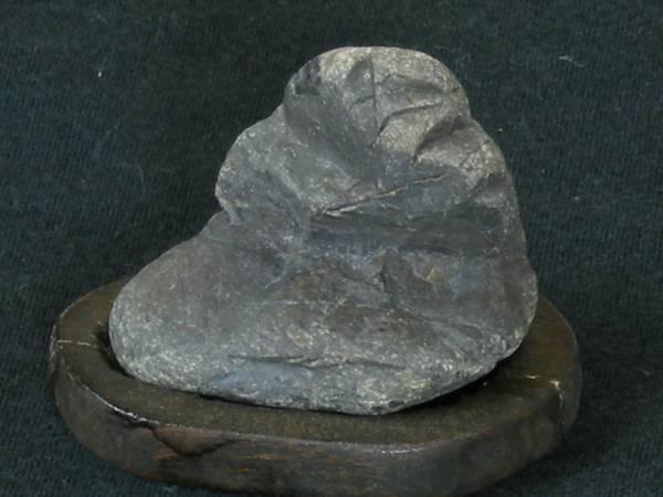 《ミニ水石・山形石》◆岩山■左右4．7cm/重さ47g_画像1