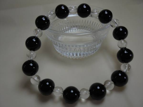 . heart - onyx 10mm- crystal 6mm- inside diameter 16.5cm- natural stone bracele -W