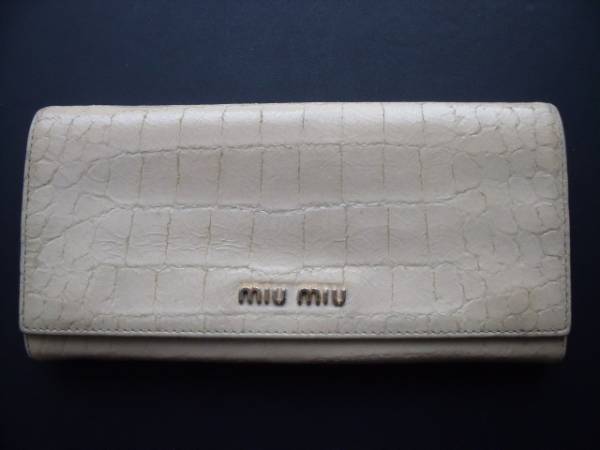  excellent goods * MiuMiu * miumiu * black ko type leather material * 2. folding long wallet * white series white group * free shipping!!