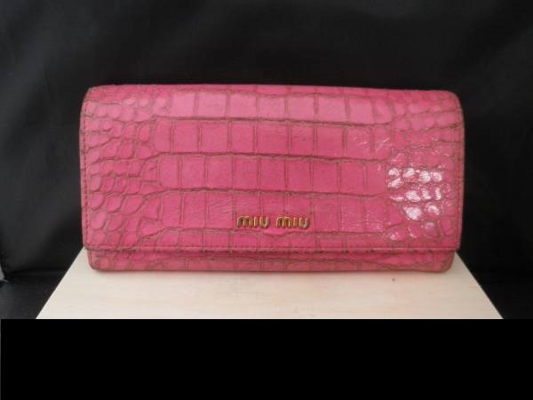 $ 良好品 $ ◆ ミュウミュウ ◆ miumiu ◆ クロコ型 レザー素材 ? 2つ折り 長財(cái)布 ◆ ショッキングピンク系 ◆ 送料無料??！