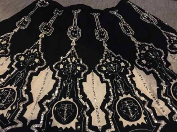 インポート　スパンコール刺繍フレアスカート　フランス製　ハンドメイド 一点物_こぶりなスパンコールなのでかわいいです