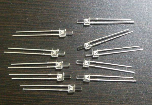凸型ＬＥＤ　白色　先端直徑２ｍｍ　先端長４．４ｍｍ １００個