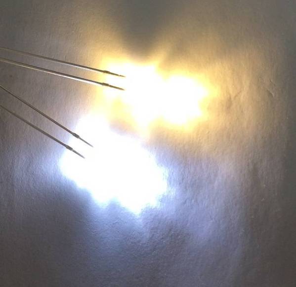 凸型ＬＥＤ　白色　先端直徑２ｍｍ　先端長４．４ｍｍ １００個
