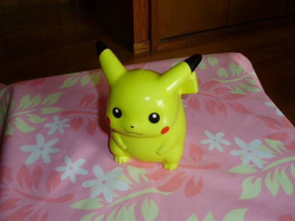 ピカチュウ　貯金箱
