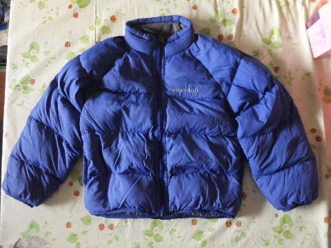 美品　モンベル　ダウンジャンパー110サイズ　青ジャケット　軽くて暖か_画像1