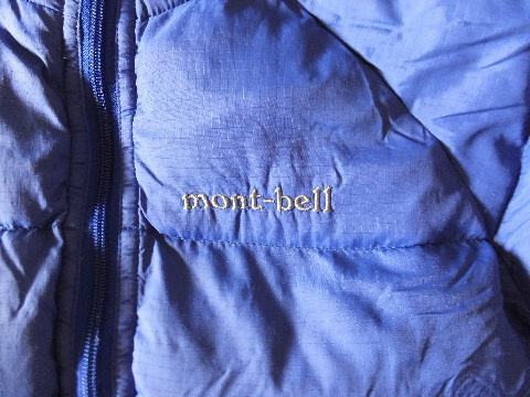美品　モンベル　ダウンジャンパー110サイズ　青ジャケット　軽くて暖か_画像2