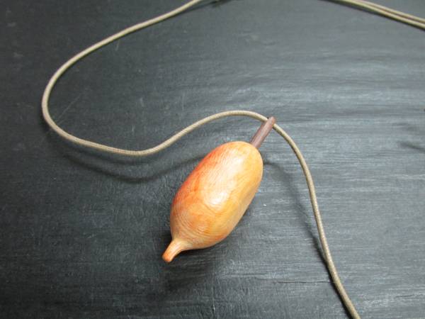 セール 登場から人気沸騰 かや素磨きからす瓜ペンダント：b アクセサリー（女性用） ネックレス、ペンダント、チョーカー