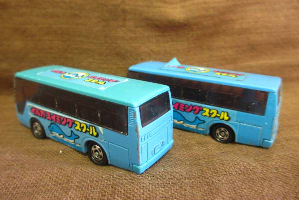 日本製/中国製 トミカ イルカスイミングスクール バス 2台 セット まとめて_画像2