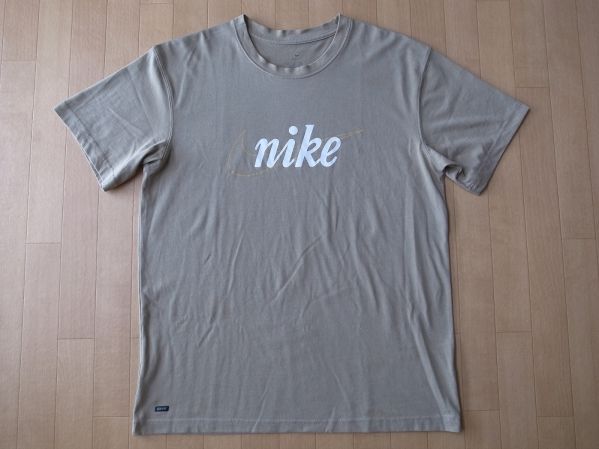 NIKE DRI-FIT 筆記体 Tシャツ L カーキベージュ系 ナイキ 速乾性 風車 スクリプト NSW ランニング マラソン ハイキング 半袖 カットソー/_画像1