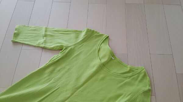 ベルメゾン☆６分袖丈カットソー ライムグリーン/Mサイズ_お袖丈、首もと、素材感ご確認ください。