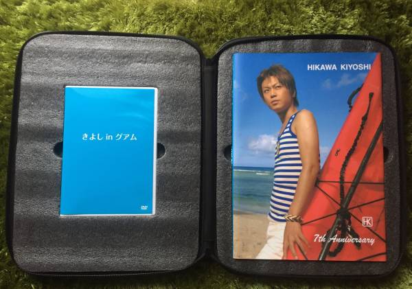 左:DVD 右:寫真集
