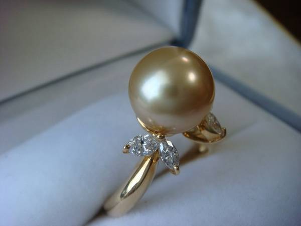 * pretty design Gold pearl & diamond K18 made *