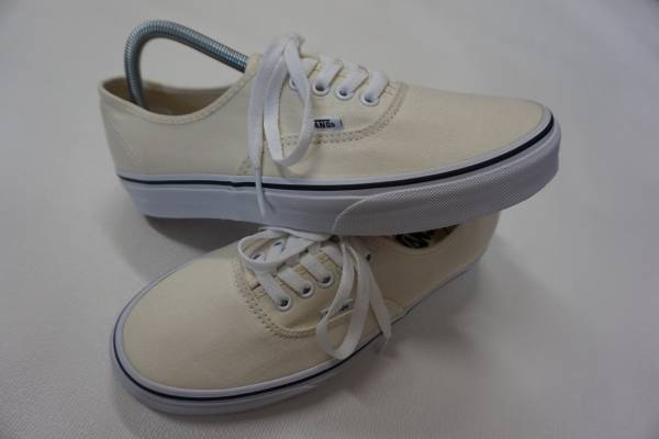 VANS AUTHENTIC 定番 クラシック 白 US8.5 (26.5cm) アメリカ企画限定!! バンズ オーセンティック_画像2