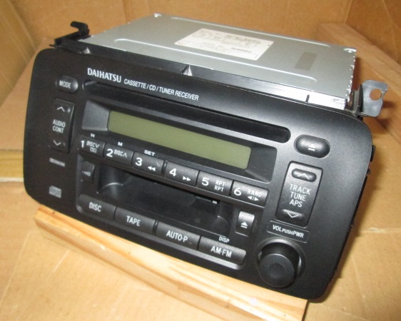 ダイハツ L250S/L260S ミラ アヴィ CD&カセット&チューナー 中古_画像1