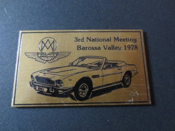 1978年アストンマーチン記念プレート希少品！ＤＢ１１＆００７_真鍮製のお洒落なエンブレムバッジです