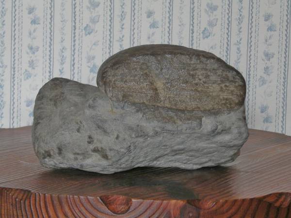 { suiseki st * scenery stone }* ash * tea # left right 17cm/2.5kg