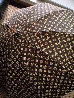 送料無料 LOUIS VUITTON/ルイヴィトン/モノグラム柄傘 送料無料 LOUIS VUITTON/ルイヴィトン/モノグラム柄傘