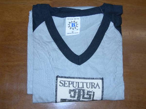 ■激レア希少■SEPULTURA / セパルトゥラ★VネックＴシャツ★XL【未使用】_画像3