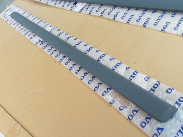 ▲ボルボ S40 純正 ドアモール　RH　未使用　①