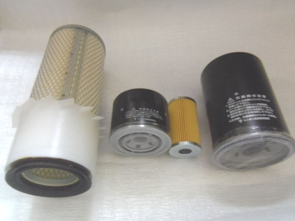送料無料コマツWA30-3アバンセメンテナンスフィルター4個セット(オイルフィルター、エアフィルター、燃料フィルター、油圧フィルター）_画像1