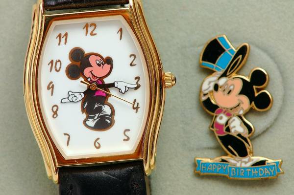 即決　 未使用　47'　復刻版　 ミッキーマウス 　バースデーケーキ腕時計_画像2