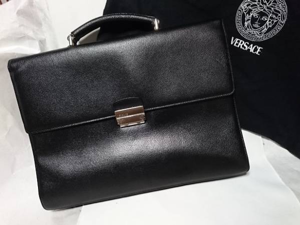 正規 激レア! ヴェルサーチVERSACE ロゴ金具ビジネスバッグ黒×シルバー ブリーフケース 書類鞄 41×31×9㎝ ダイヤル式 メンズ ブラック_ヴェルサーチ　ロゴ金具ビジネスバッグ黒☆