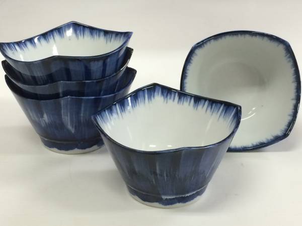 * new goods 5 piece 1 collection 6 collection 30 piece possible [ prompt decision ] hand .. blue and white ceramics . porcelain small bowl 