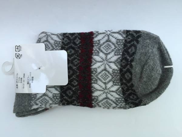 新品　あったか素材　濃いグレー　柄物　ソックス/靴下