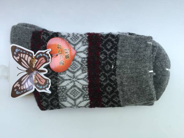 新品　あったか素材　濃いグレー　柄物　ソックス/靴下