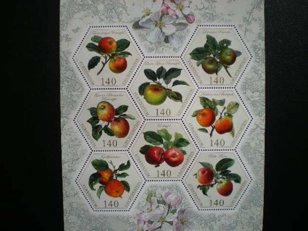 リヒテンシュタイン発行 自生のリンゴの品種切手 ８種シートレット ＮＨ 未使用_画像3