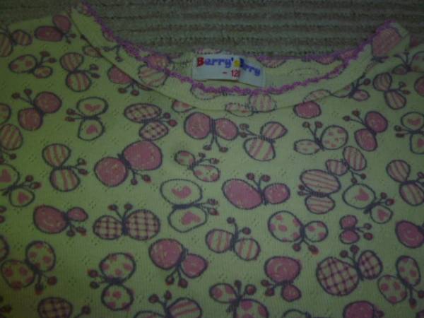 Berry' Berry 可愛い蝶ちょのTシャツ　　１１０～１２０_画像1