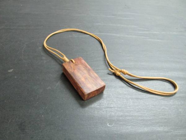越前杉瘤杢蝋仕上げペンダント：c ハンドメイド