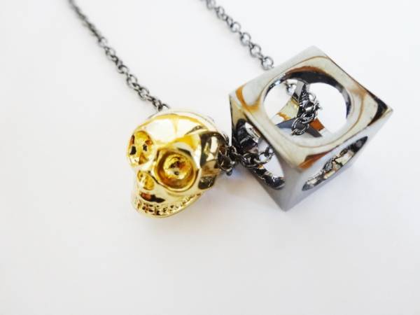 [ prompt decision ] Armani Exchange men's skull necklace 