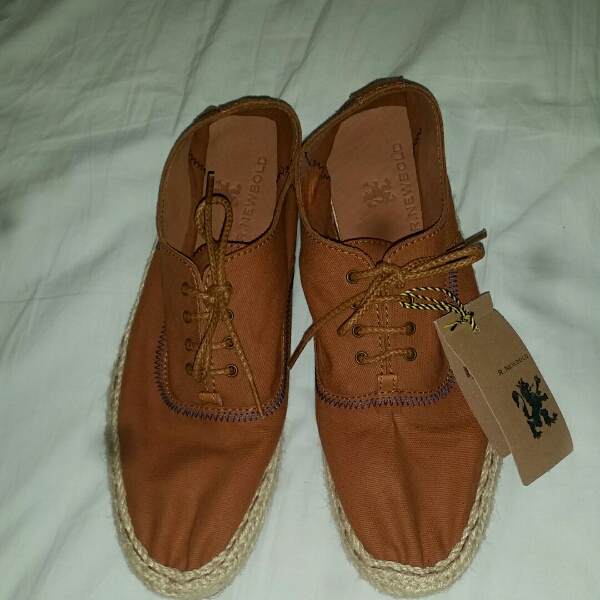 オシャレ【RNEWBOLD】スニーカー☆新品☆茶クレープソール