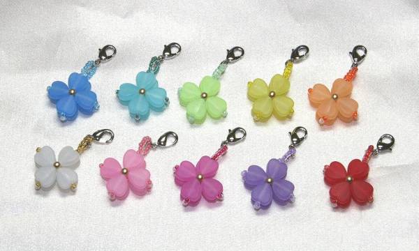 !.! four . leaf . lovely charm ver5:... four leaf . beads accessory .. beads strap is fastener charm, key holder etc.!