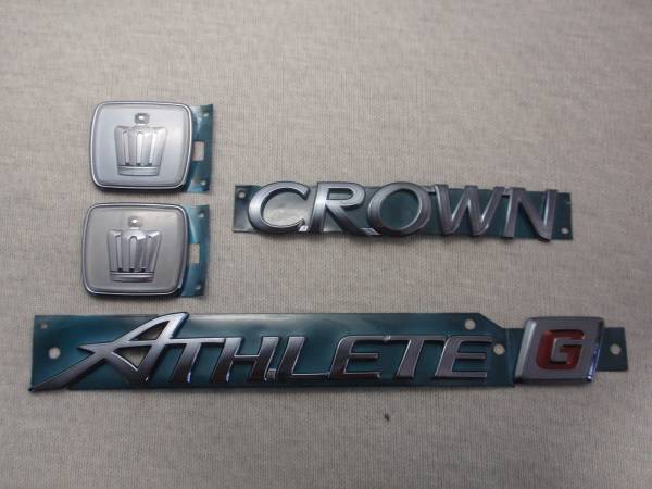 7トレジャー 【 トヨタ 210系 クラウン ハイブリッド アスリート G　CROWN HYBRID ATHLETE G 】 プラチナ ブラック エンブレム 6点セット