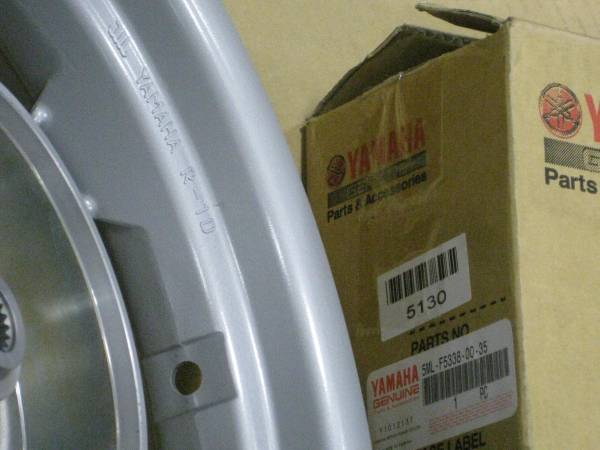 # Cygnus X XC125 5UA 28S 1YP SE12J SE44J # оригинальный новый товар заднее колесо 5ML-F533802-35 5ML-F533801-35 5ML-F533800-35