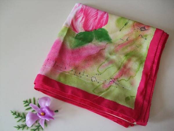 (^_^)絶品/タイラック/スカーフ/Tie Rack/花柄/ピンク/緑/赤/NN